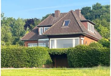 Geschmackvolles Einfamilienhaus m. Einliegerwohnung und Panoramablick über die Schwingewiesen in Stade