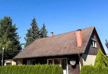 Familienfreundliches Einfamilienhaus mit Garten und Garage