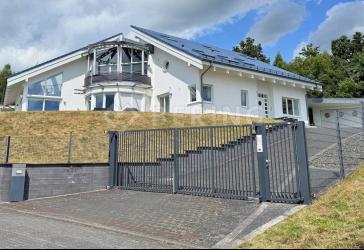 MODERNE VILLA MIT SCHWIMMHALLE UND MEGA-GRUNDSTÜCK | NETPHEN