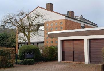 Einfamilienhaus mit Bürotrakt in bevorzugter Lage von Warburg - Wohnen & Arbeiten vereint
