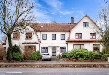 Im grünen Bassum: Charmantes Mittelhaus ohne Dachschrägen