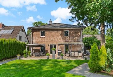 Stadtvilla mit Herz und Stil in begehrter Lage von Poppenbüttel