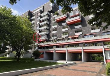 Vermietete zwei Zimmer mit Balkon
