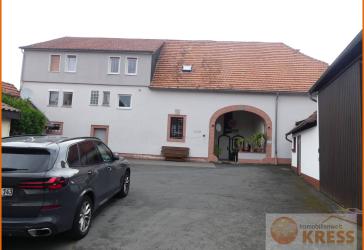 Reserviert!!! Wohnhaus mit 4 Wohneinheiten, 3 Garagen sowie diversen Nebengebäude in SLÜ-Gundhelm