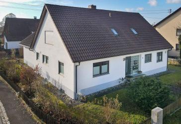 Attraktives Mehrfamilienhaus als ... sichere Kapitalanlage oder Eigenbezug mit Mieteinnahmen