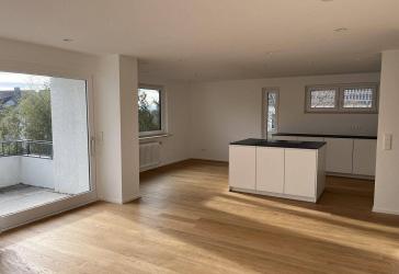 Großzügige, helle 3,5 Zimmer Wohnung mit Südbalkon in Kemnat, komplett Neusaniert