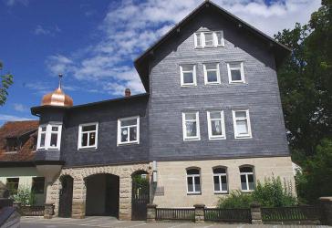 Helle 2-Zimmer Wohnung mit Einbauküche in historischem Anwesen - Coburg-Neuses