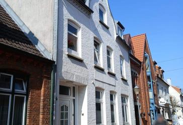 Stadthaus in bester Innenstadtlage mit drei Wohneinheiten und Garten