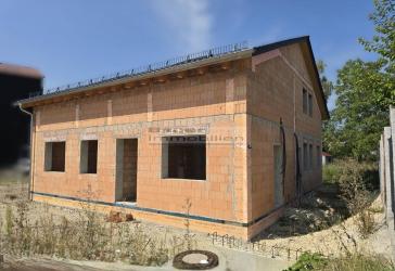 Mehrfamilienhaus mit Gewerbeeinheit in Gaimersheim zu verkaufen.