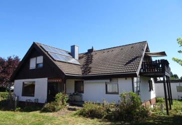 Ruhig gelegenes Zweifamilienhaus mit Doppelgarage in Herzogenaurach-Nähe Schulzentrum Süd