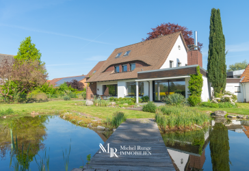 Wohnen im Grünen - stilvolles Anwesen mit parkähnlichem Garten, Teichanlage und drei Terrassen