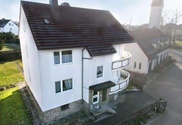 Provisionsfrei - Geräumiges 2 Familienhaus mit ausbaubarem Dachgeschoss in Niestetal-S.