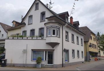 Wohn- / Geschäftshaus mit Büro & 2 Wohnungen