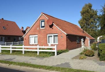 Leerstehendes, gemütliches Fehnhaus, Kanallage, nahe dem Badesee!