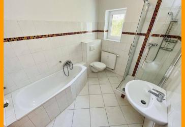 Familien willkommen! 4 R.-Wohnung mit West-Balkon, Wanne, Dusche und Hausgarten in Gera-Debschwitz!