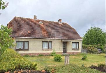 Einfamilienhaus auf großem Grundstück mit zusätzlichem Baugrundstück