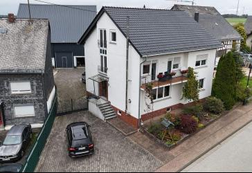 Großes 1–3-Familienhaus mit Scheune, Pool & 1.386 m² Grundstück
