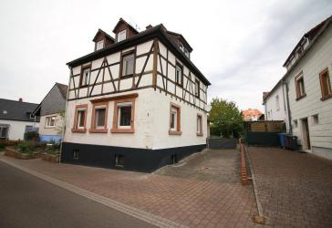 Freistehendes Einfamilienhaus mit Potenzial in Otterberg **6 Zimmer, 121 qm Wohnfläche**