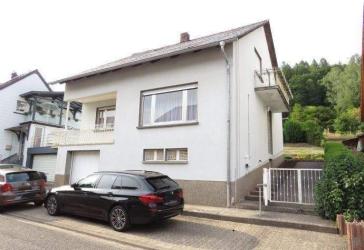 freistehendes Einfamilienhaus mit Garage und Garten in ruhiger Lage von Oberwürzbach!