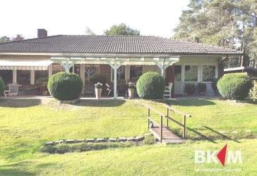 Attraktiver Bungalow mit traumhaftem Garten! Eine Oase der Ruhe.