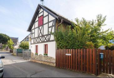 Saniertes Fachwerkhaus mit Innenhof, Carport für Wohnmobil und Solaranlage in Neuwied-Heddesdorf!