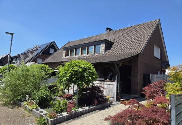 Haus mit drei Einheiten & großzügigem Grundstück
