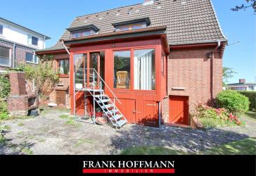Sanierungsbedürftig mit viel Charme - Einfamilienhaus/Baugrundstück in Halstenbek