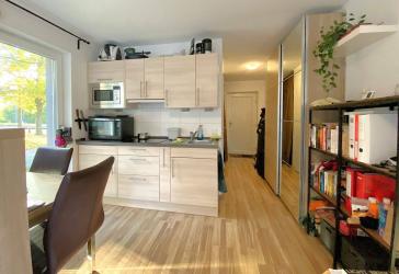 Sofort bezugsfreie und moderne 1-Zimmer-Wohnung mit Terrasse und Stellplatz in Erlangen-Bruck