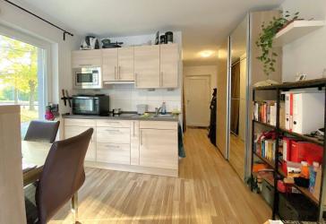 Neuwertiges 1-Zimmer Apartment mit Terrasse und PKW-Stellplatz