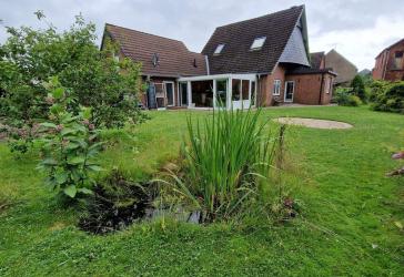 Großzügiges Bauernhaus mit Garten