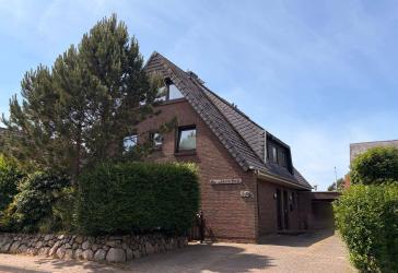 Einzelhaus unweit der Westerländer Salzwiesen