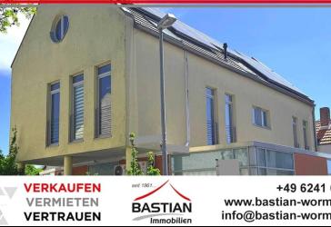Wie hätten Sie es gerne: Selbstbezug od. Kapitalanlage? Markantes, gepflegtes Geschäfts-/Wohnhaus!