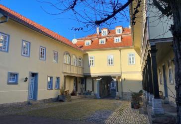 2-Raum, frisch saniert, Innenstadt Arnstadts und doch im Grünen