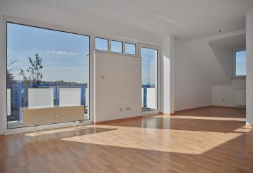 Provisionsfreie helle 4-Raumwohnung mit Balkon zu vermieten !!!
