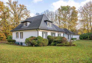 Walmdachbungalow in feiner Villenlage