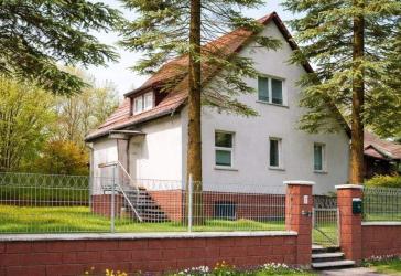 'Zwischen See und Gartenidylle: Einfamilienhaus mit Entwicklungspotenzial'
