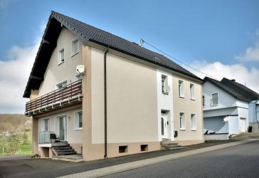 1 + 1 = 3 Möglichkeiten in Mackenrodt ein Doppel-Haus mit drei Garagen als sein Eigentum zu erwerben