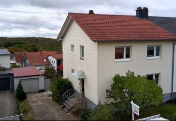 Freistehendes Zweifamilienhaus in einer Anspruchsvollen Lage von Bexbach/Frankenholz
