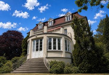 Charmante Herrenhaushälfte mit Waldblick in Berlin-Westend sanierungsbedürftig