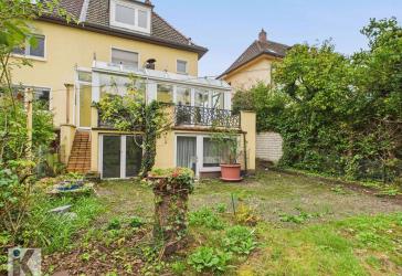Gemütliche Doppelhaushälfte mit Wintergarten in grüner Nachbarumgebung!