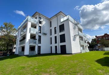 Moderne Vier-Zimmer-Wohnung mit großem Balkon