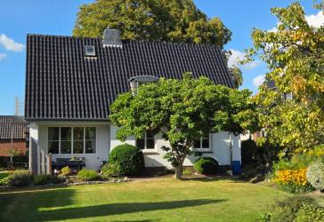 Romantisches Einfamilienhaus mit großem Südgrundstück und einzigartiger Erweiterungsoption.