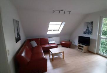 Temporary accommodation - Wohnen auf Zeit - Möblierte 2-Zimmer-Dachgeschoss-Wohnung in Erlangen-Büchenbach (nahe adidas, Puma, Schaeffler, Siemens)
