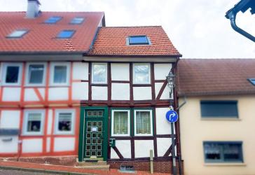 Haus mit Geschichte und Zukunft: Fachwerk-Charme für kreative Köpfe im Zentrum von Hardegsen