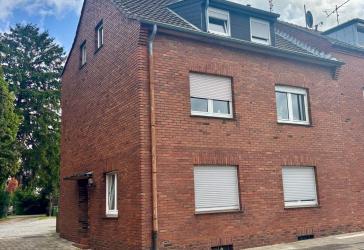 Reiheneckhaus - mit großem Garten - 899 m² Grundstück - zwei Garagen - in guter Lage von Kohlscheid (Herzogenrath) - derzeit an zwei Mieter vermietet
