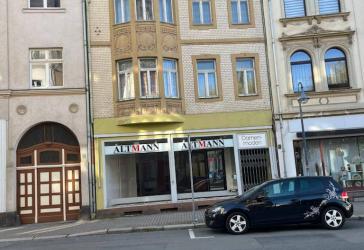 Mitten in der Stadt, zentraler geht es (fast) nicht! Schönes Mehrfamilienhaus in Werdau.