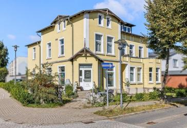 Attraktive Gewerbeimmobilie mit Praxis & vermieteten Apartments in Kühlungsborn-West