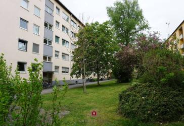 *München – Lerchenau-Ost* Charmante 3-Zimmer-Wohnung im 3. Stock