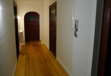 Ich verkaufe eine große, helle 4-Raum Wohnung in der KTV