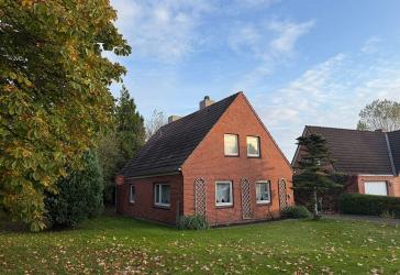Büsum: Großzügiges Einfamilienhaus mit Renovierungsbedarf im ruhigen Wohngebiet